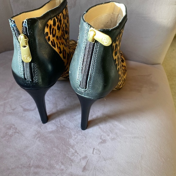 Sweet as hell leopard booties. 9.5 - Picture 2 of 4